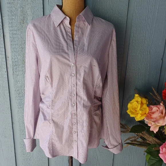 NEW YORK & COMPANY beautiful blouse with collar, striped long sleeve polo style - Picture 7 of 15